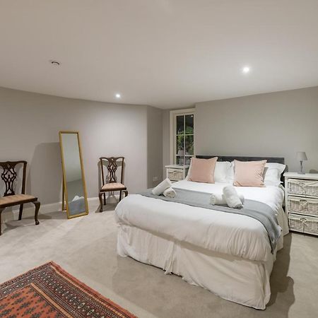 Georgian 2 Bed Apartment With 3 Bathrooms And Parking ภายนอก รูปภาพ