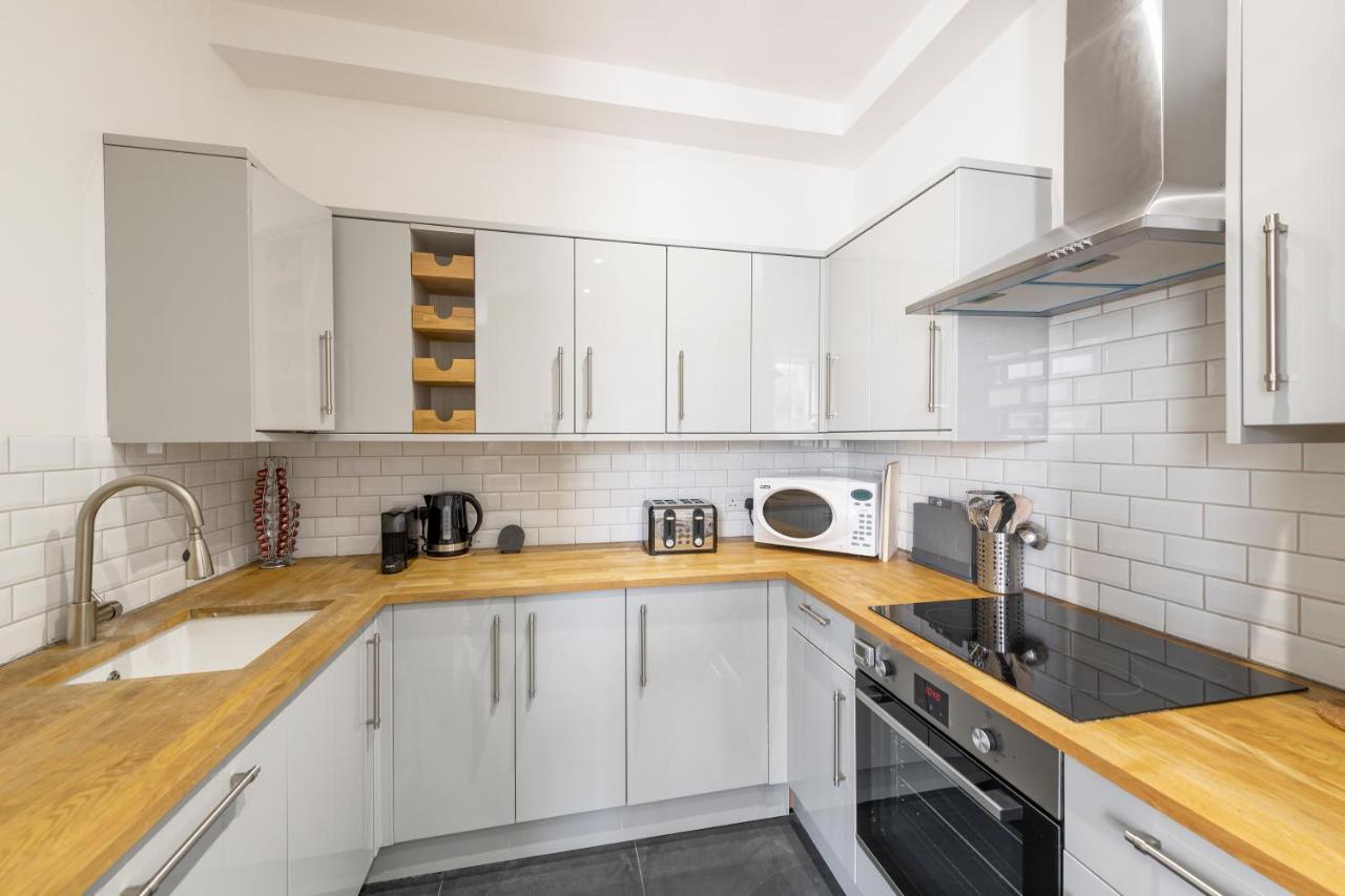 Georgian 2 Bed Apartment With 3 Bathrooms And Parking ภายนอก รูปภาพ