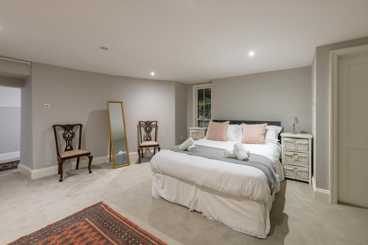 Georgian 2 Bed Apartment With 3 Bathrooms And Parking ภายนอก รูปภาพ