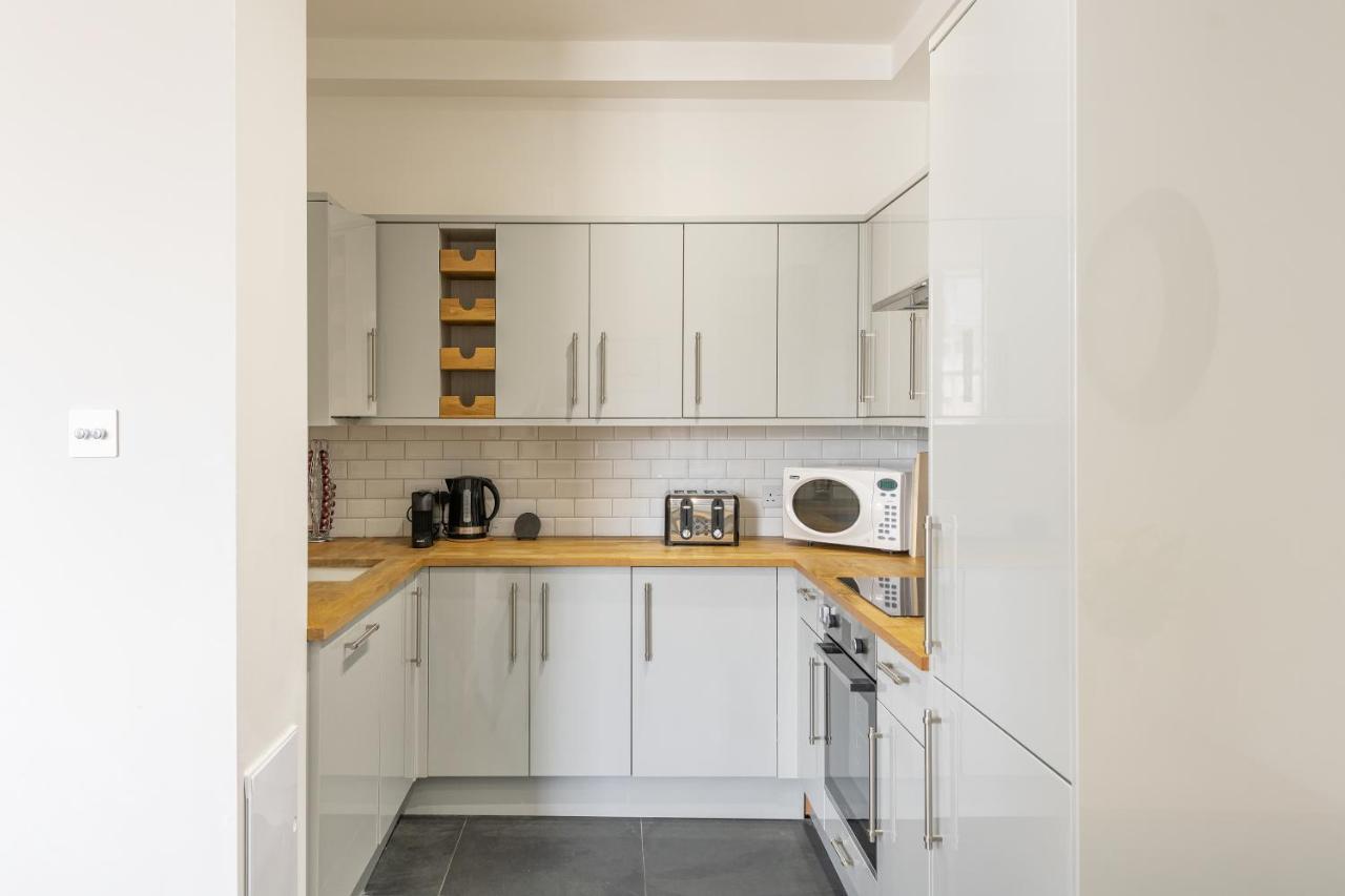 Georgian 2 Bed Apartment With 3 Bathrooms And Parking ภายนอก รูปภาพ