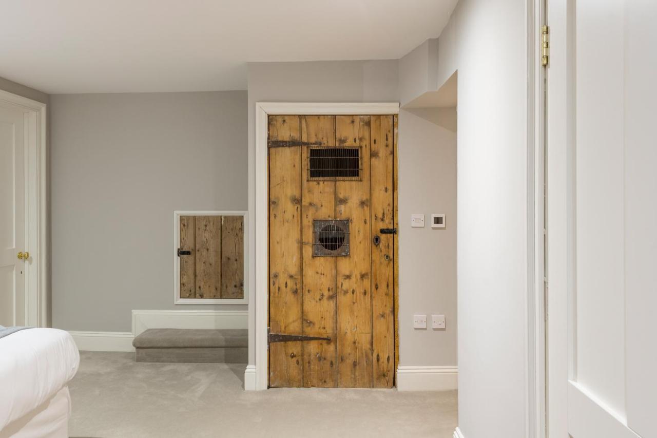 Georgian 2 Bed Apartment With 3 Bathrooms And Parking ภายนอก รูปภาพ