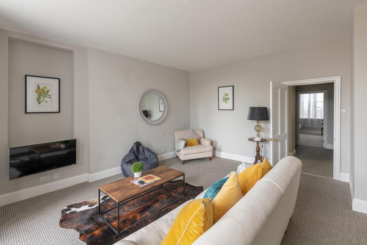 Georgian 2 Bed Apartment With 3 Bathrooms And Parking ภายนอก รูปภาพ