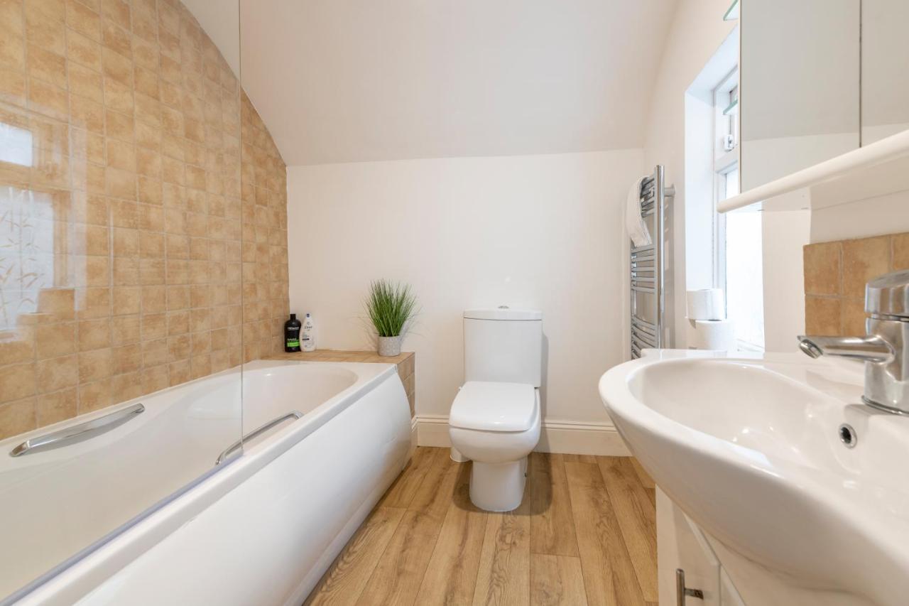 Georgian 2 Bed Apartment With 3 Bathrooms And Parking ภายนอก รูปภาพ
